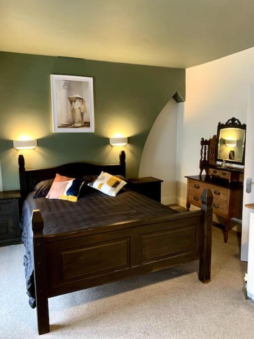 Chic Townhouse Near Tunnels Beaches Ilfracombe Esterno foto