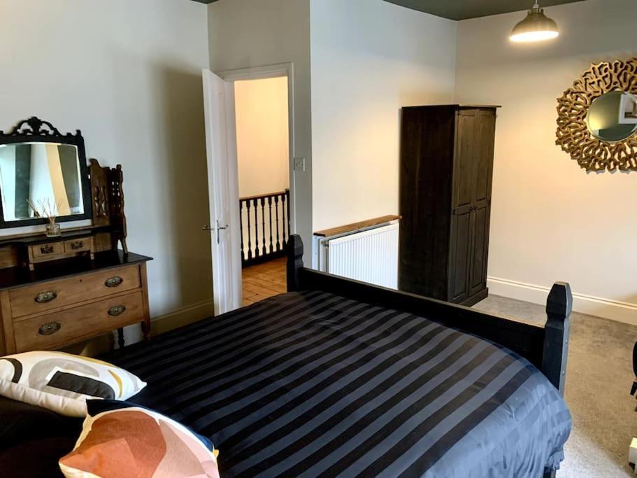 Chic Townhouse Near Tunnels Beaches Ilfracombe Esterno foto