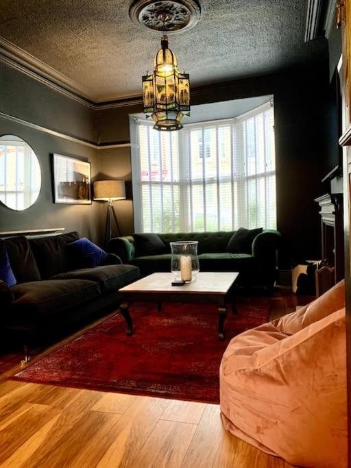 Chic Townhouse Near Tunnels Beaches Ilfracombe Esterno foto