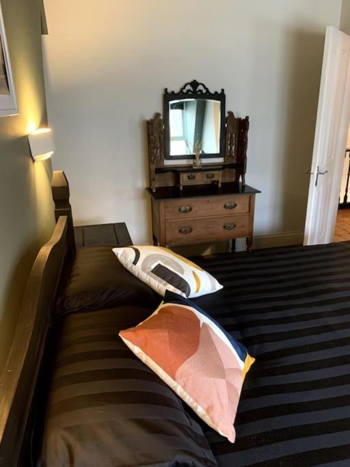 Chic Townhouse Near Tunnels Beaches Ilfracombe Esterno foto