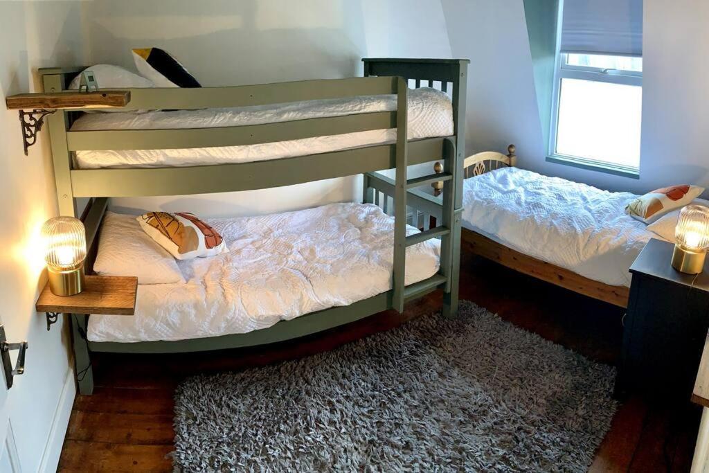 Chic Townhouse Near Tunnels Beaches Ilfracombe Esterno foto