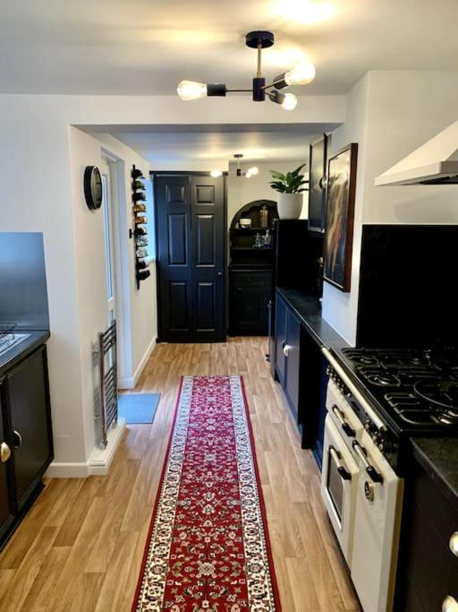 Chic Townhouse Near Tunnels Beaches Ilfracombe Esterno foto