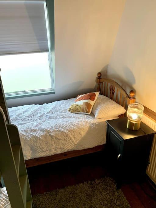 Chic Townhouse Near Tunnels Beaches Ilfracombe Esterno foto
