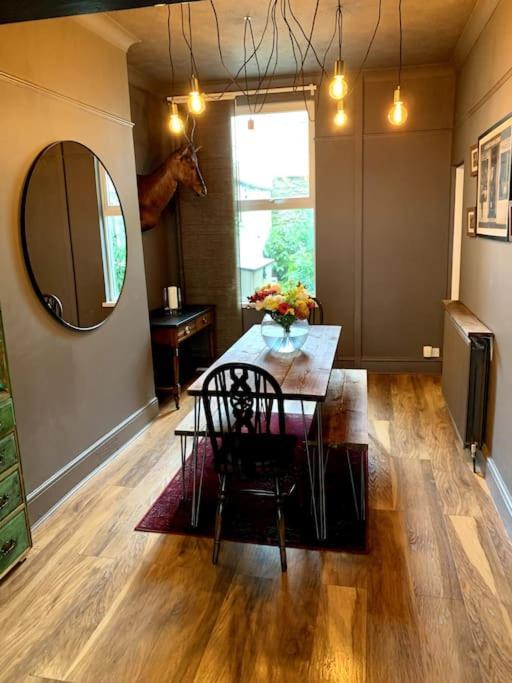 Chic Townhouse Near Tunnels Beaches Ilfracombe Esterno foto